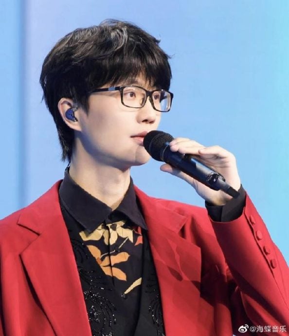 “2字顶流”遭传睡粉选妃 经纪公司怒发声：取证中