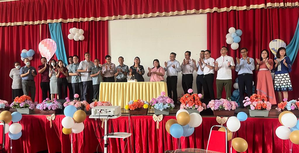 “三德华小老师很棒” 吴俐桦校长荣休 
