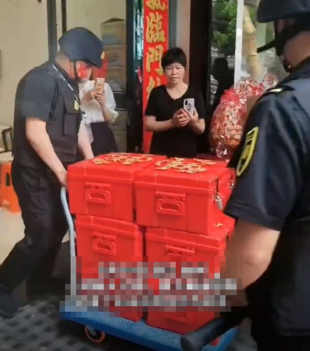 “在台州好常见” 准新郎订婚出动解款员霸气运近百万礼金