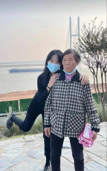 “挖呀挖”黄老师5点声明 “没因走红辞职更没有整容”