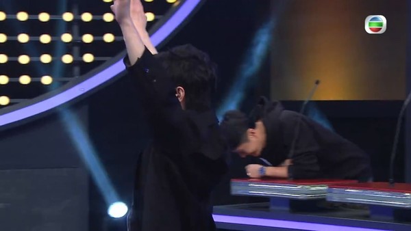 《思家大战》数恩爱夫妻 伍仲衡答王浩信陈自瑶全场惊呆	