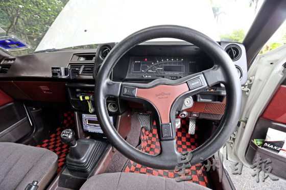 【老车改装记／01】还原一代漂移神车AE86，一场时间与细节的修复旅程