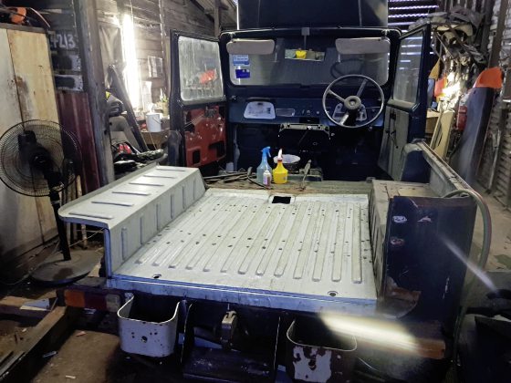 【老车改装记／03】拯救濒死老车，动一场金属与锤子的老车外科手术