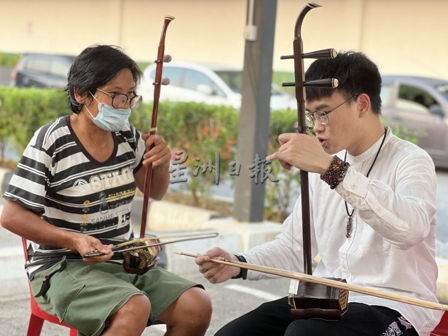 不同肤色和谐相融 异同开斋文艺大荟萃