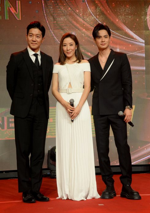 与杨茜尧罗子溢一起敬酒 黎诺懿被亏像伴郎