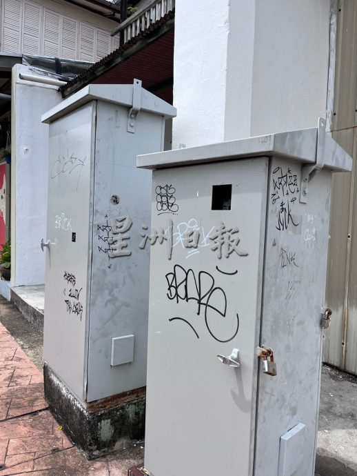 世遗区大街小巷随处可见涂鸦痕迹