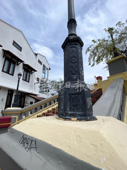 世遗区大街小巷随处可见涂鸦痕迹