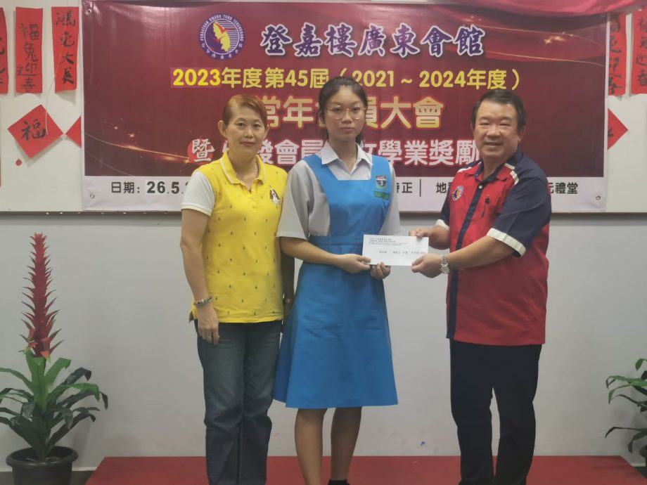 东02:登嘉楼广东会馆会长钟凯因建议会馆与时并进,设立本身的网页,向会员同乡传达会馆的活动讯息外,也推动线上申请程序。
