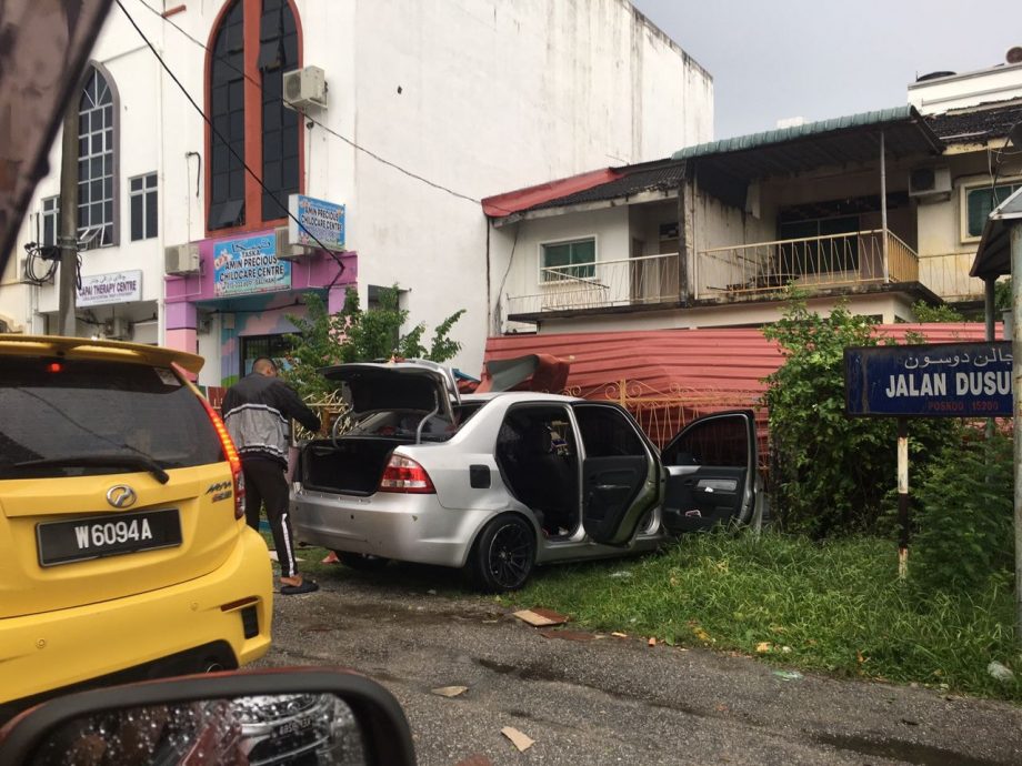 东:哥打峇鲁及道北部份地区昨天下午发生暴风雨