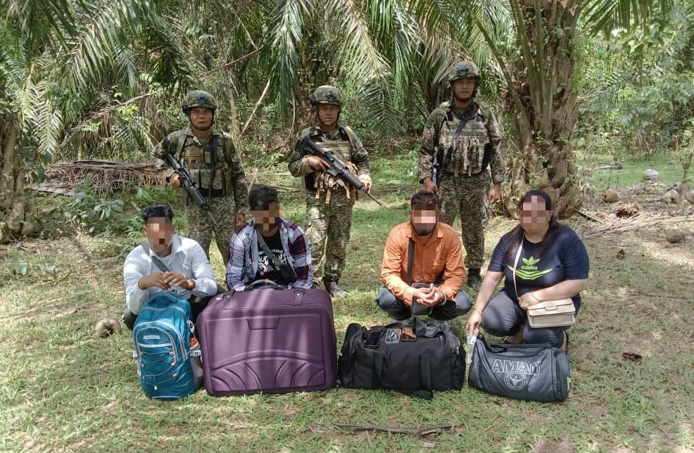 东:大马步兵第2部队昨天在丹泰边界逮捕4名印尼籍非法移民。