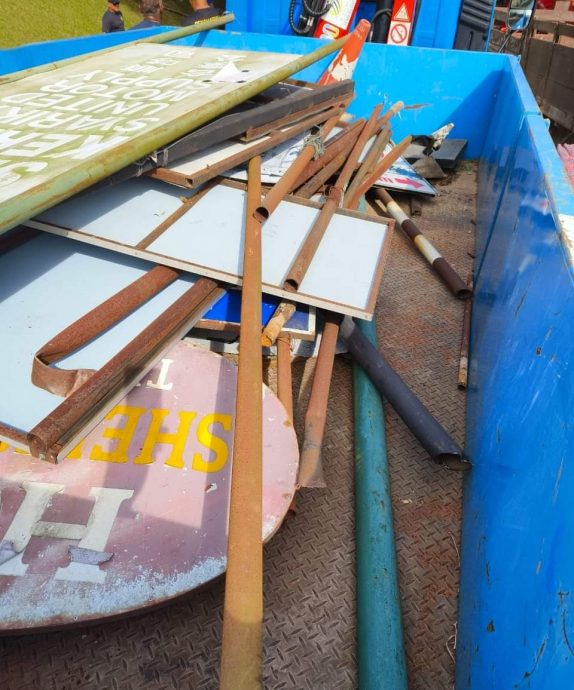 东封底:淡马鲁市议会执法组取缔和拆除文德甲工业区非法广告牌