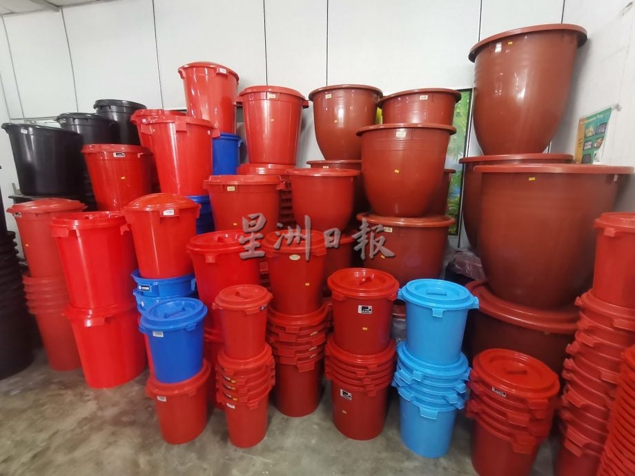 东:人人家有水桶 关丹销售未增 淡马鲁二手水桶好卖