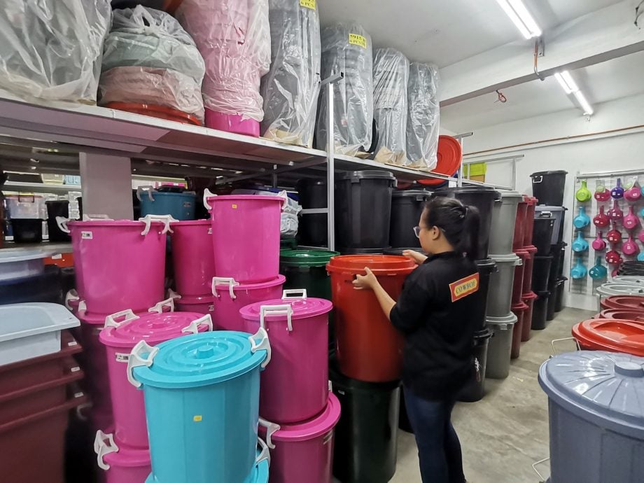 东:人人家有水桶 关丹销售未增 淡马鲁二手水桶好卖