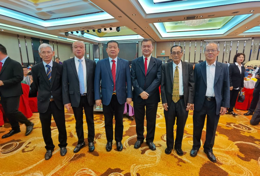 东：关丹中华总商会第73届理事会宣誓就职暨2023劳动节晚宴
