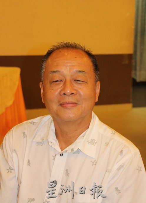 东:劳勿城市公园莲花湖臭气冲天,晨跑人士被逼掩鼻跑步