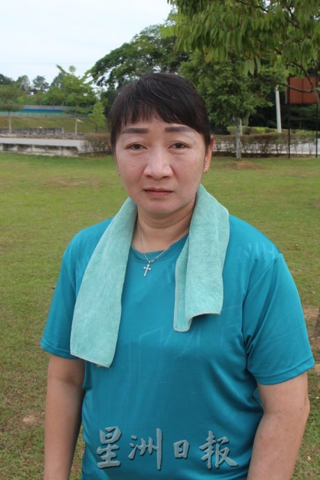 东:劳勿城市公园莲花湖臭气冲天,晨跑人士被逼掩鼻跑步