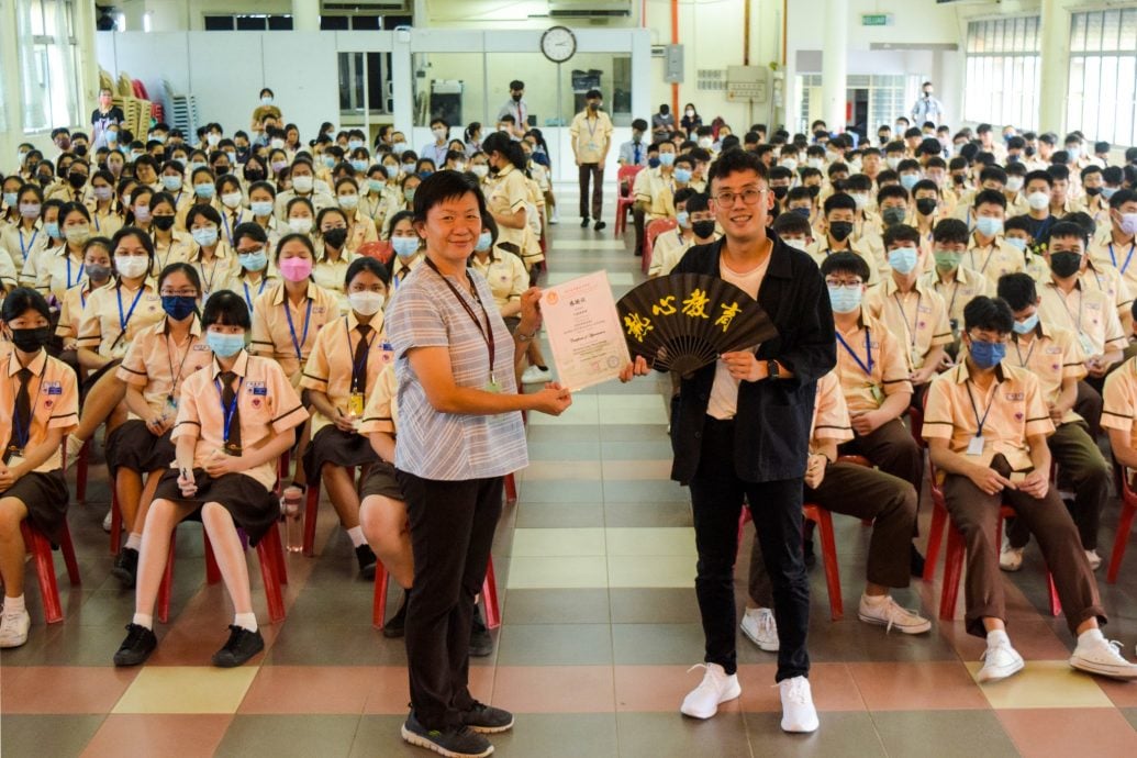 东:吉兰丹中华独中邀请叶添鸿讲师主讲《资讯素养》讲座,重点在于校园网络霸凌和言论自由。