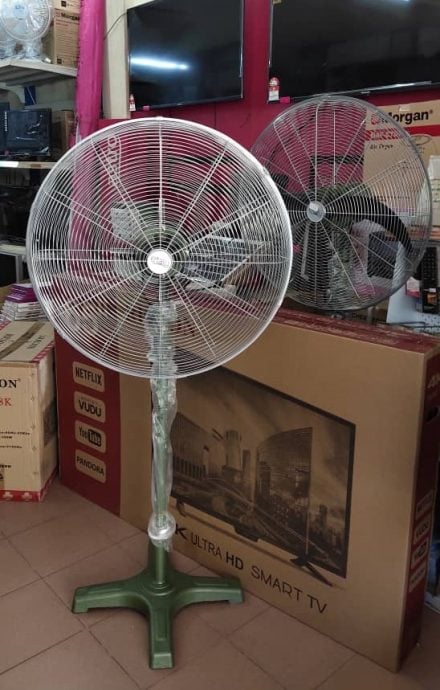 东：天气热冷气风扇热销