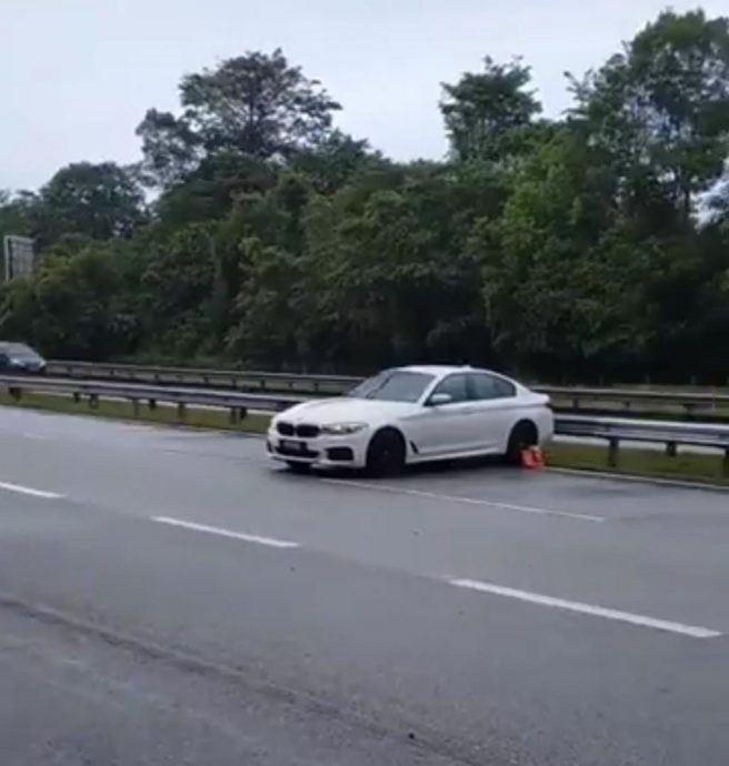 东:宝马撞警车