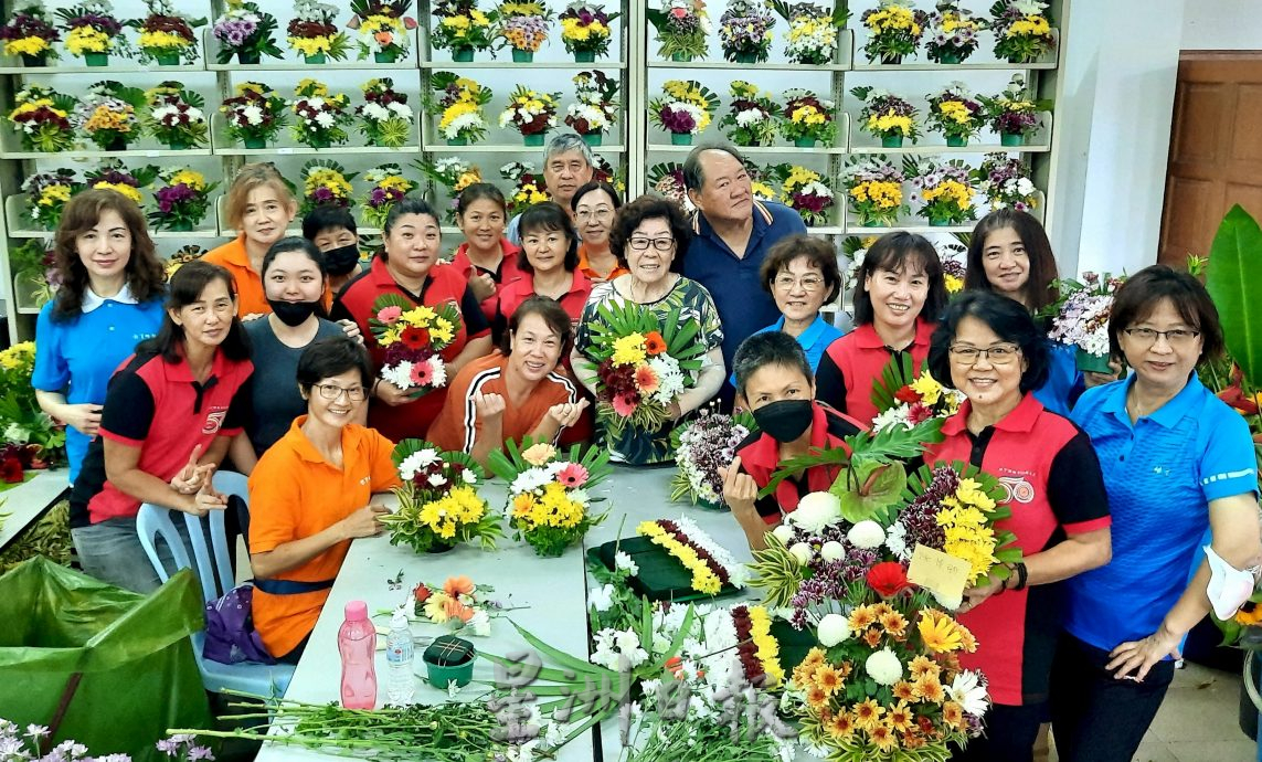 东：彭亨佛教会准备卫塞节情况。