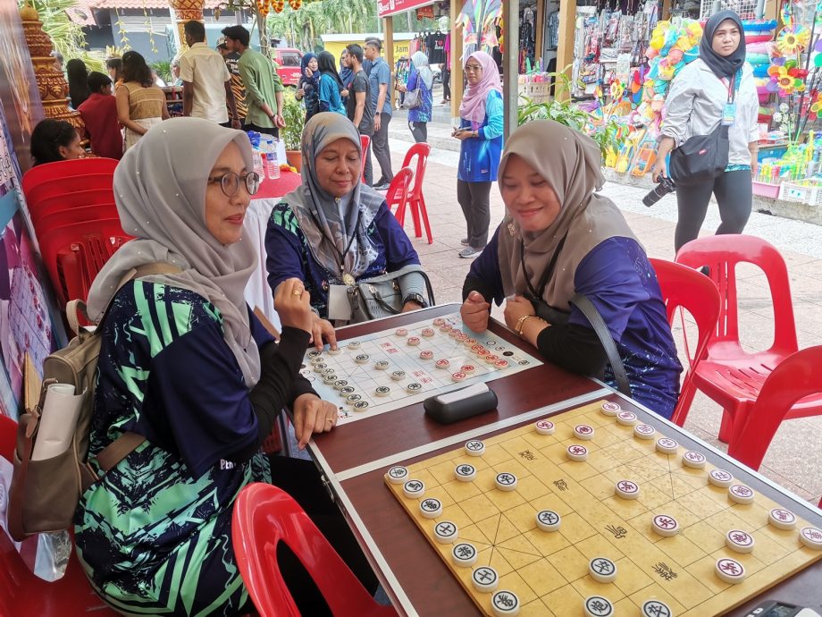 东:梁耀雯:即使少数族群也应互相尊重