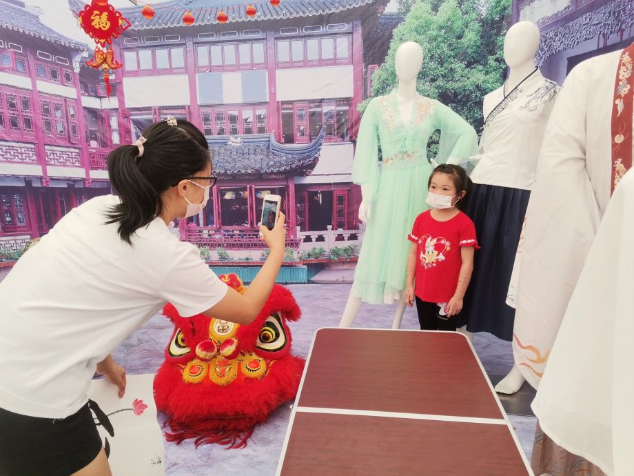 东:梁耀雯:即使少数族群也应互相尊重