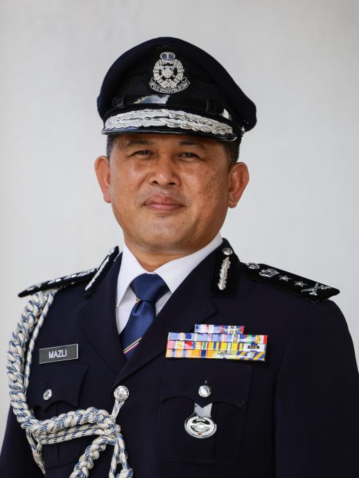 东:武吉阿曼防范罪案及社区安全局(行动)副总监拿督马兹里走马上任为登嘉楼总警长。