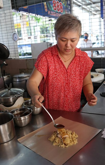 东:白米酝酿涨价,食肆业者百上加斤。