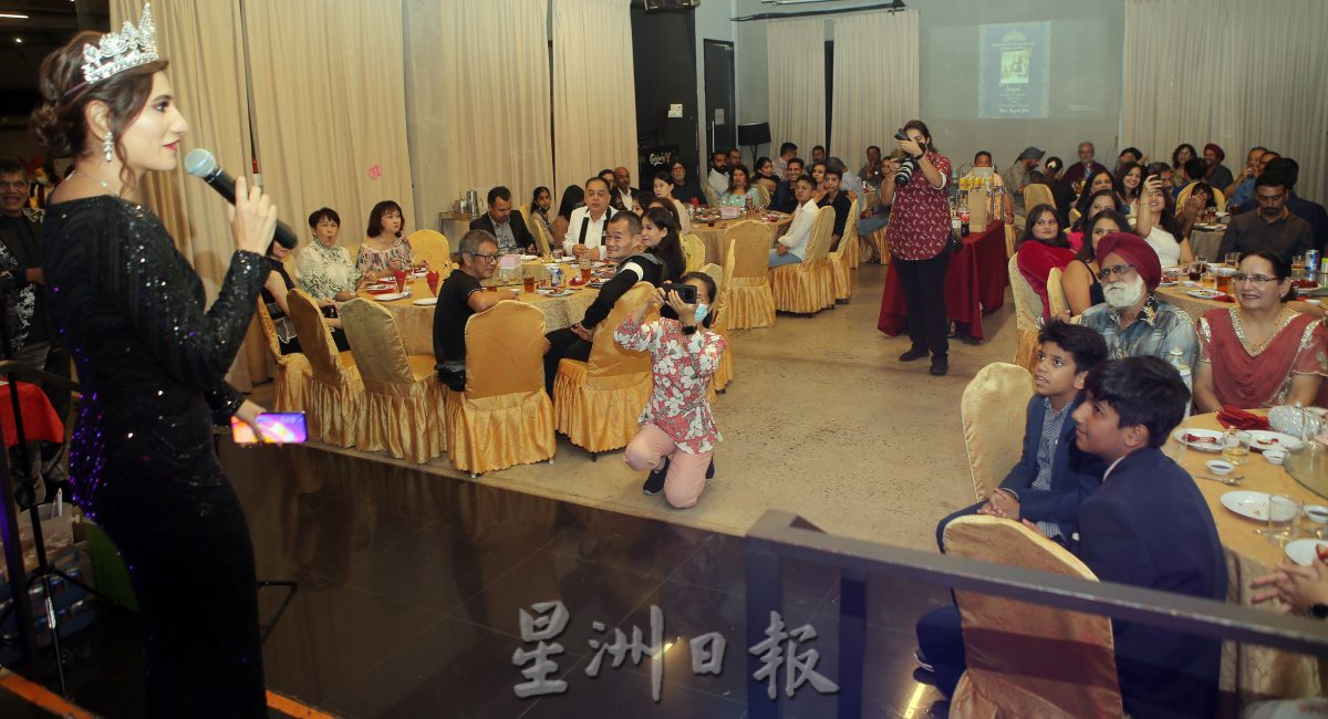 两子之母荣登宝座 旅游皇后珊吉柯庆双喜