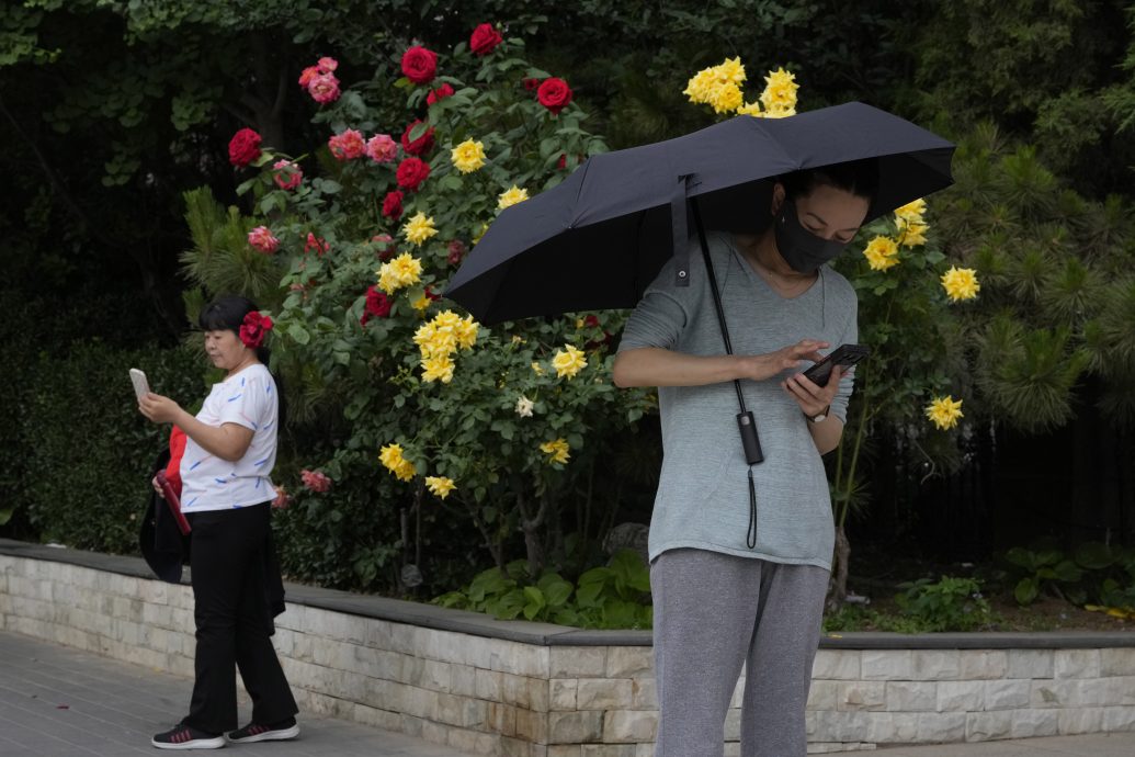 中国40城推“新时代婚育文化”应对人口危机