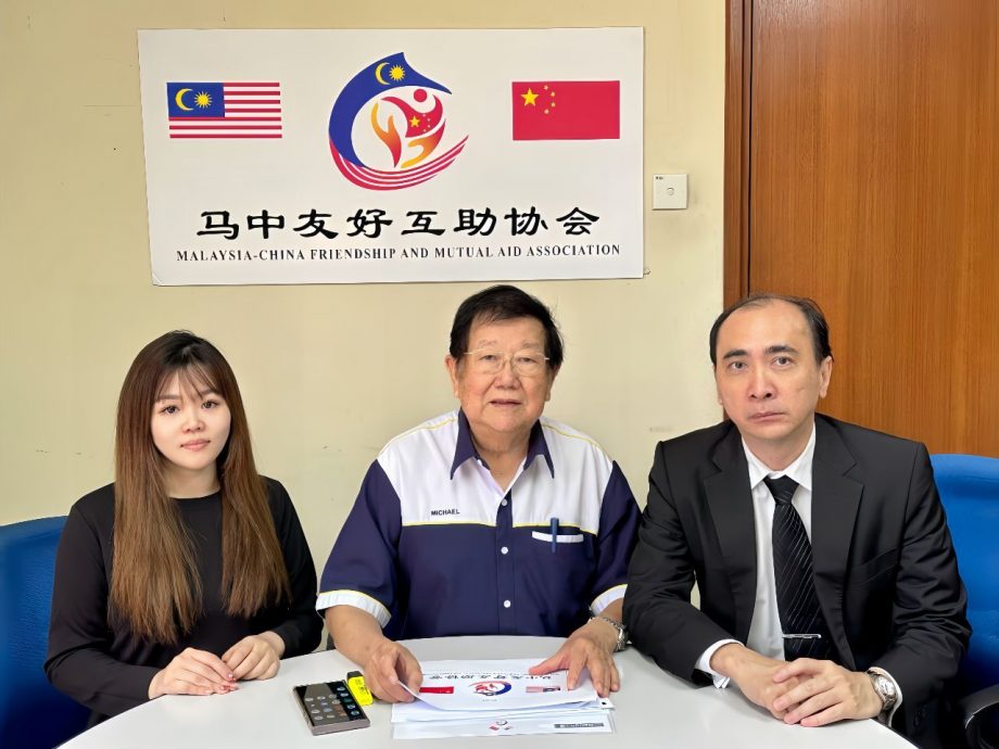 中国商人申诉受骗买假勋衔·张天赐:用假勋衔行商生活犯法