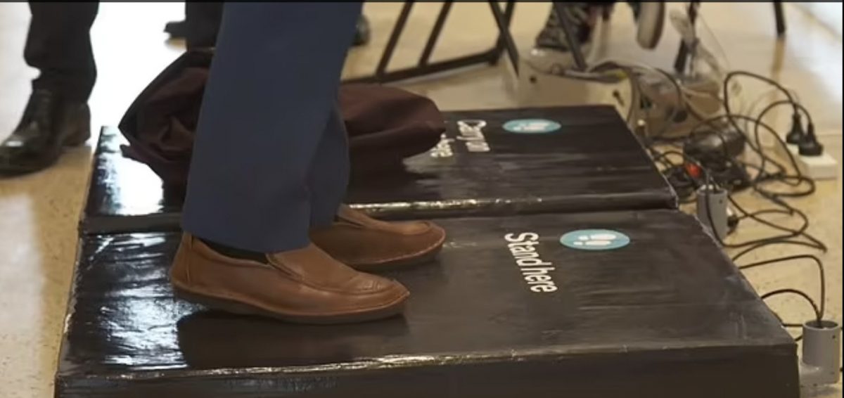 乘客登机前需量体重 航空公司揭原因!