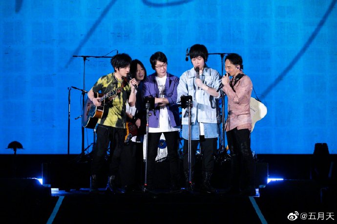 五月天个唱志工晒酸菜便当　 怒轰“打发叫化子！”