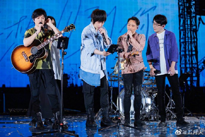 五月天个唱志工晒酸菜便当　 怒轰“打发叫化子！”