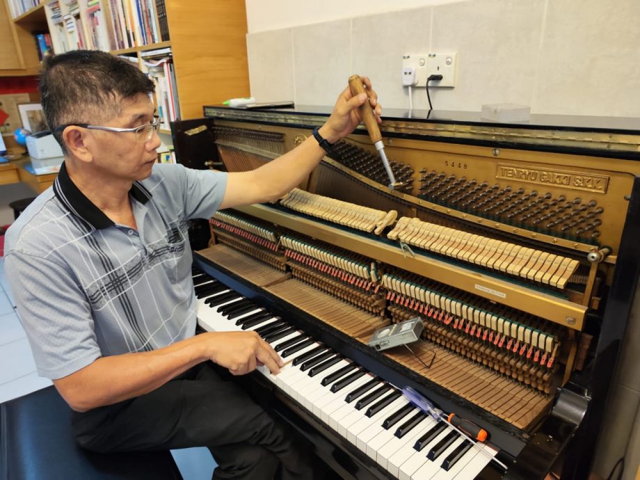 **交大都会**:有故事的人(5月9日登):郑思源 59岁 柔佛麻坡人 钢琴调音师