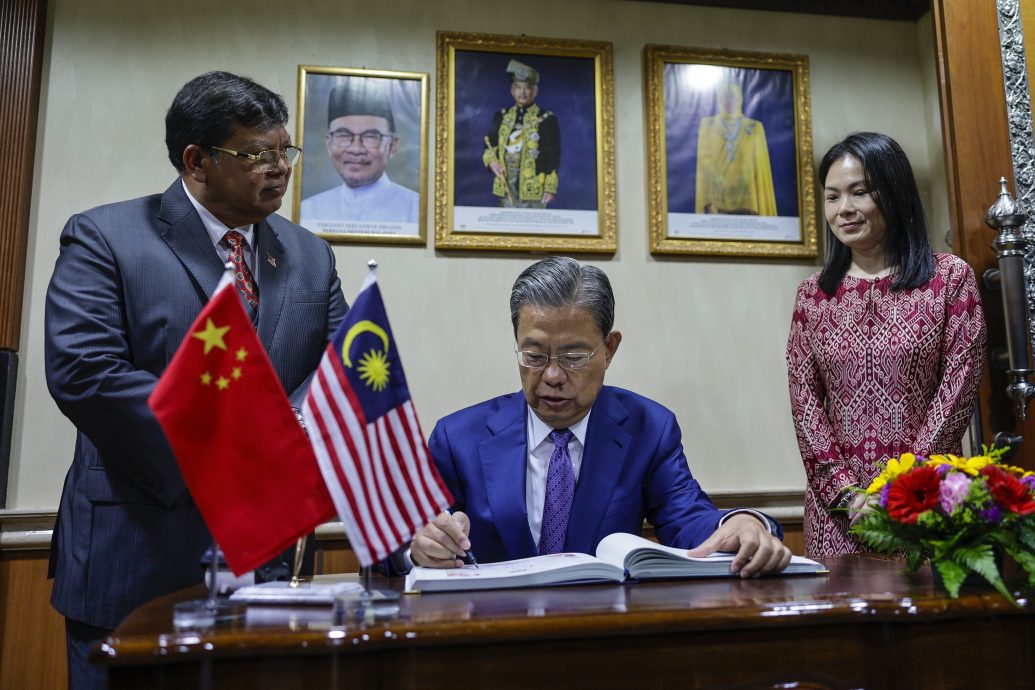 佐哈里接待赵乐际