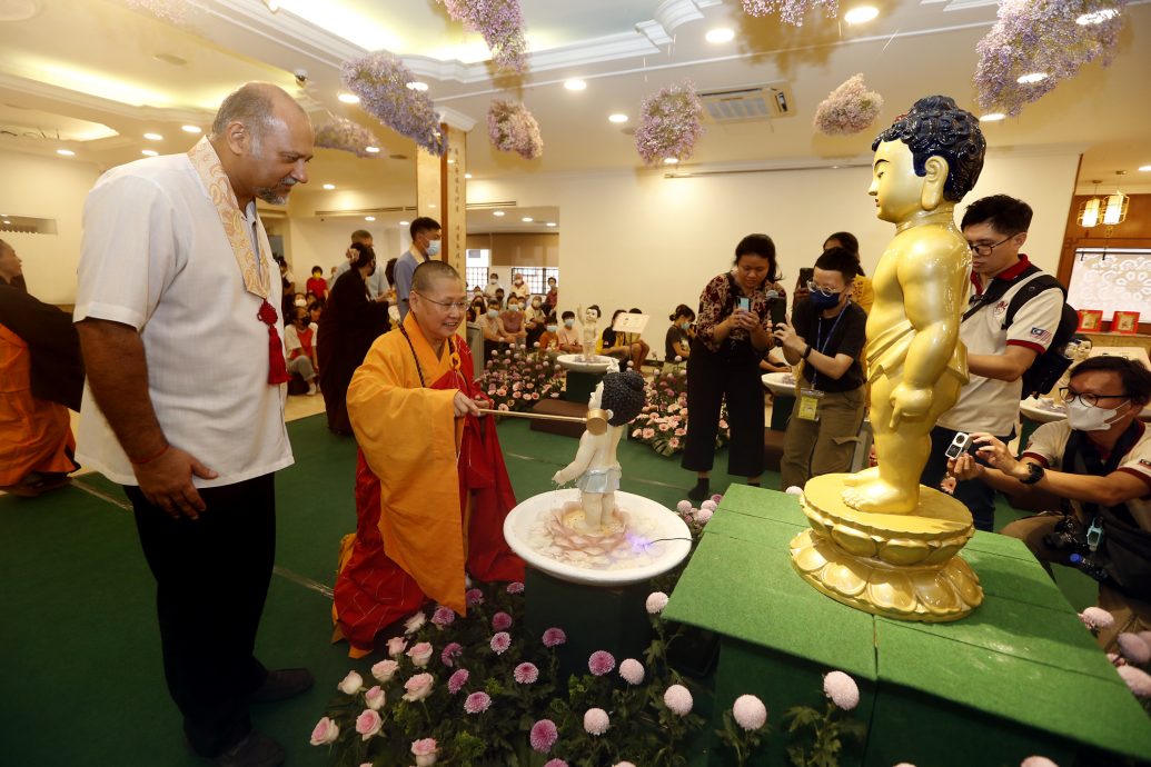 佛光文教中心配合卫塞节 “向星云致敬”特展至6月4