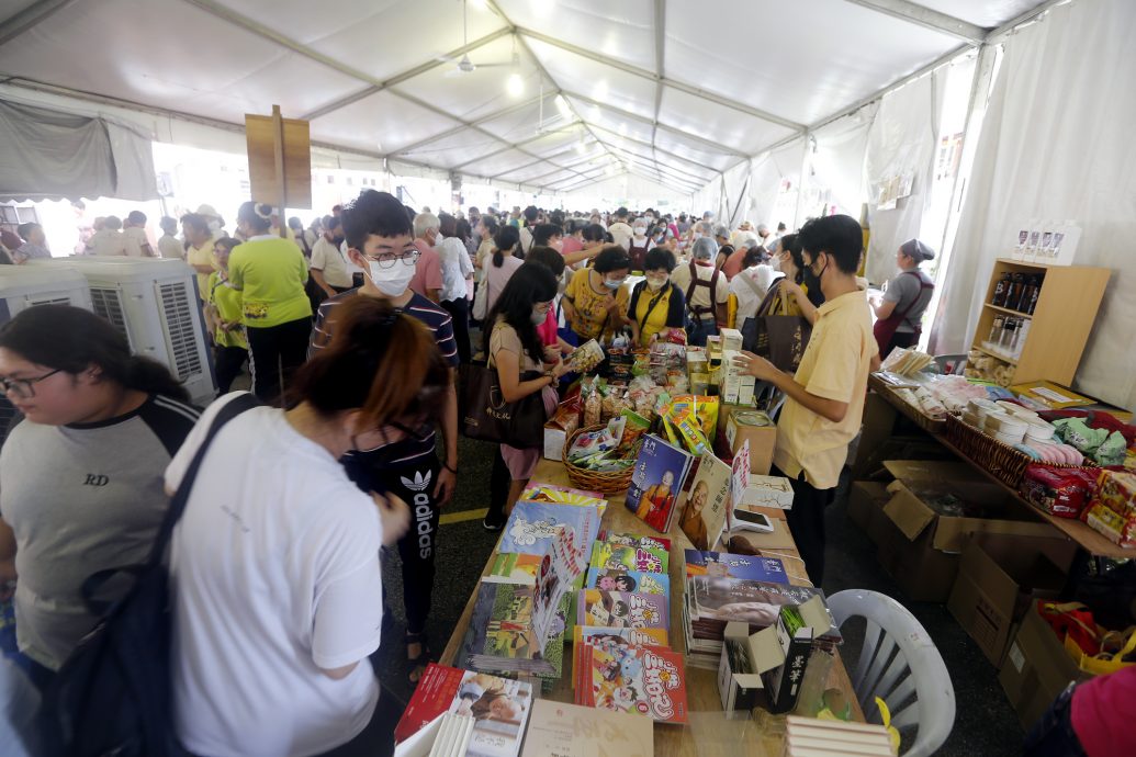 佛光文教中心配合卫塞节 “向星云致敬”特展至6月4