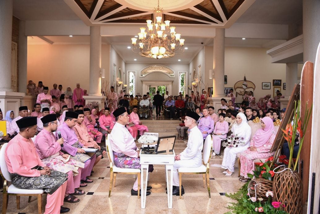 供星洲网/森大臣女儿与华男结婚,婚礼依华巫传统进行