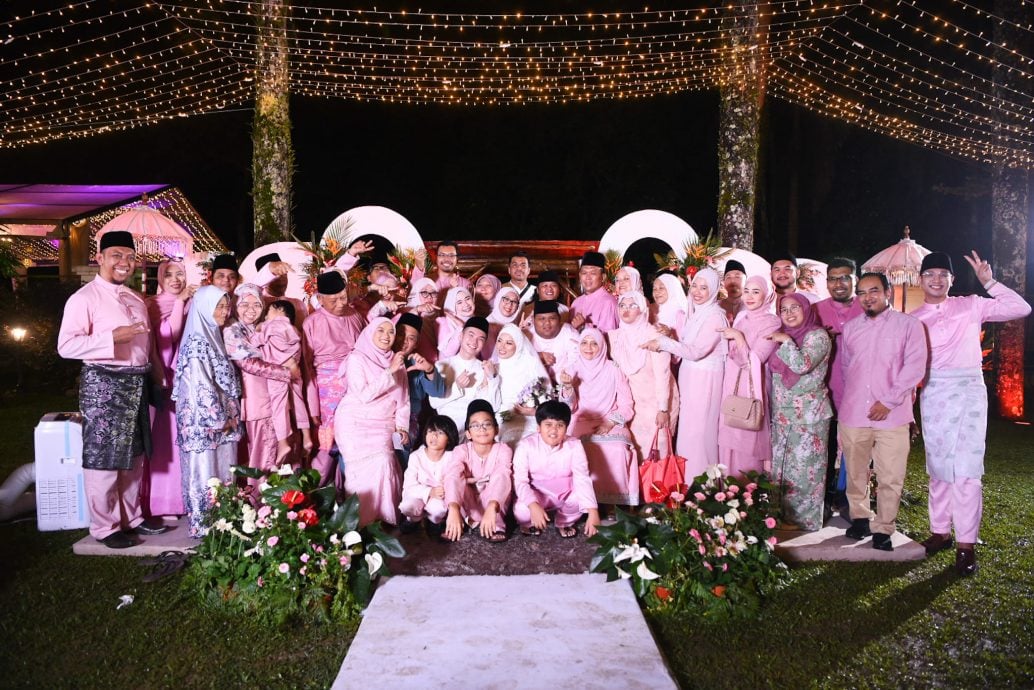 供星洲网/森大臣女儿与华男结婚,婚礼依华巫传统进行