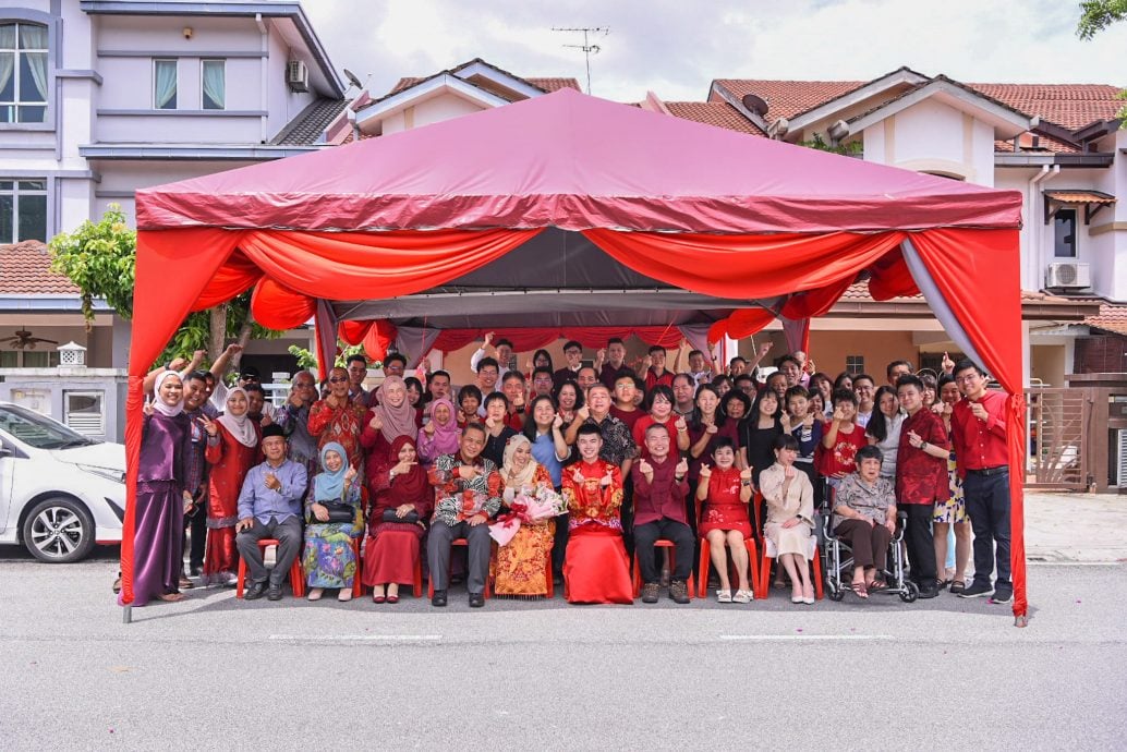 供星洲网/森大臣女儿与华男结婚,婚礼依华巫传统进行