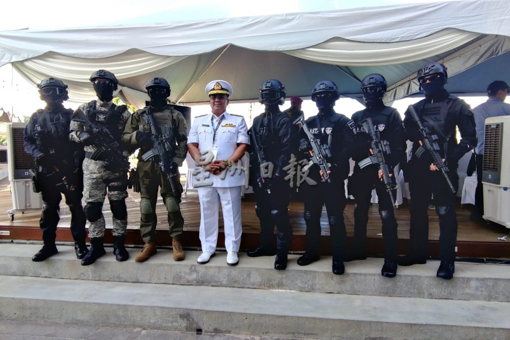 为等三王迟出席海事展 吉州大臣在机场与首相交流