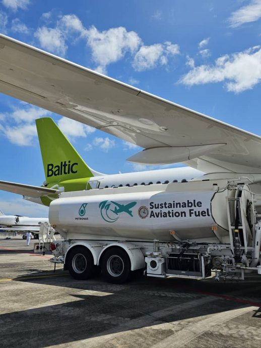 (全国版)空巴全新A220客机飞抵交怡岛 媒体有幸体验1小时试飞之旅