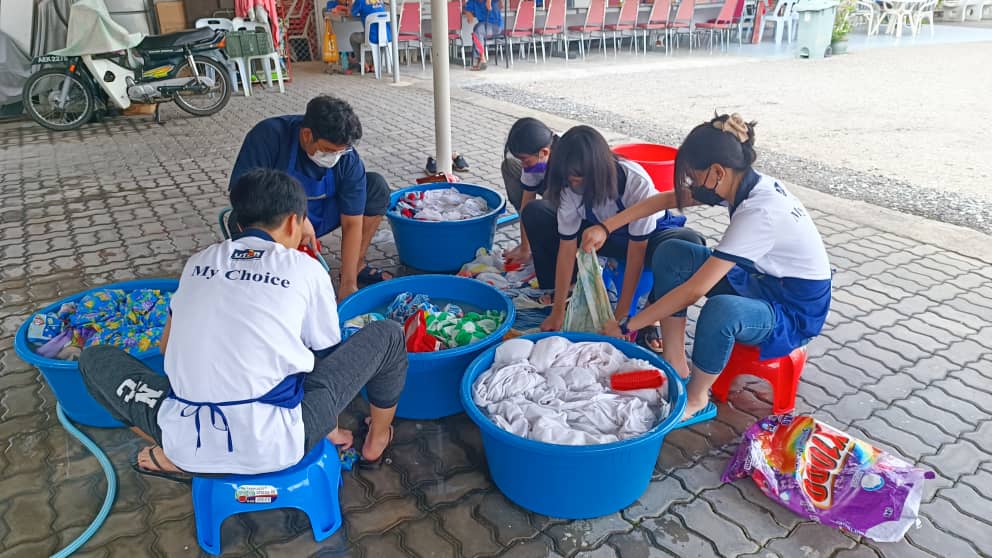 “关爱更美好的明天”活动 67爱心学生更懂感恩及爱家人