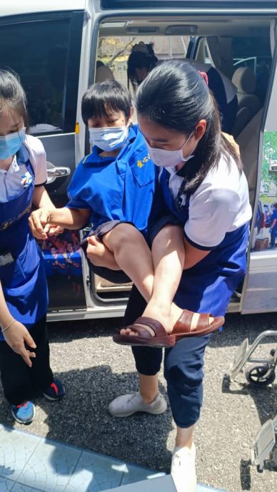 “关爱更美好的明天”活动 67爱心学生更懂感恩及爱家人