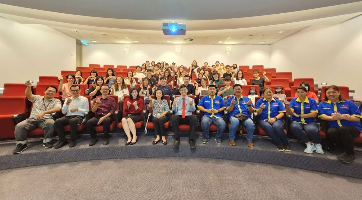 “关爱更美好的明天”活动 67爱心学生更懂感恩及爱家人