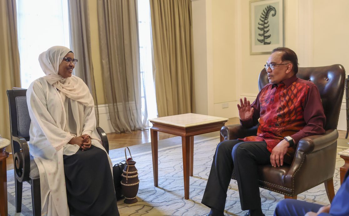 全国版/安华会见代表