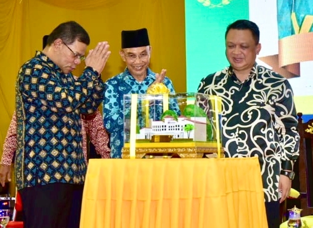 内长:持续改进吸毒者的治疗和康复计划