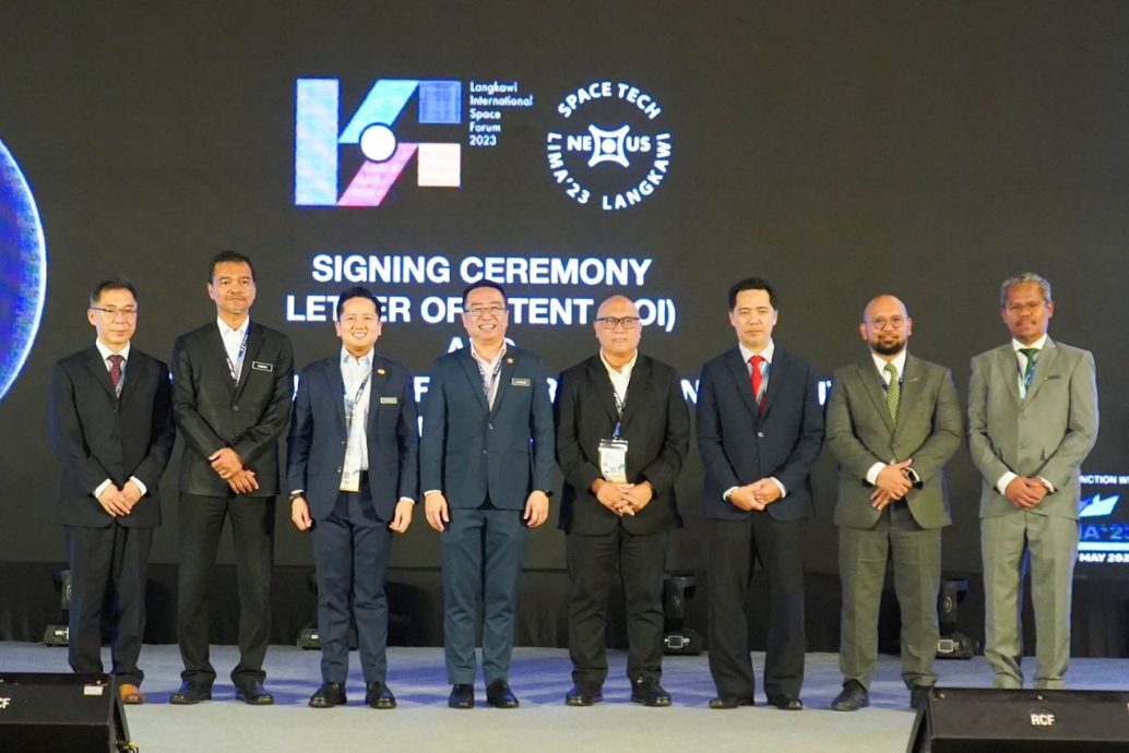 海空展:郑立慷见证多项签署仪式