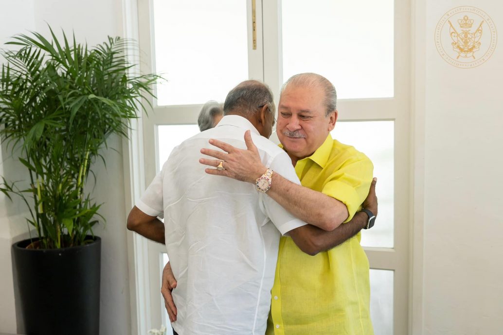 全国：柔苏丹应狮城部长邀请，赴新加坡共进午餐